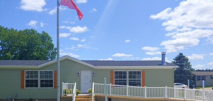 204 Birch Ln in Columbus, MI - Foto de edificio - Building Photo