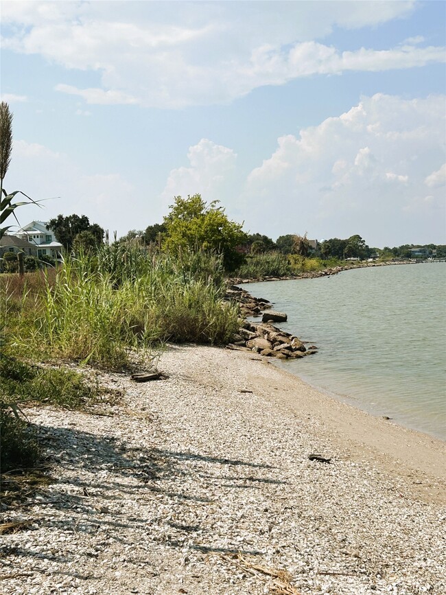 property at 302 Shoreacres Blvd