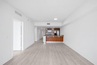 185 SW 7th St, Unit 2603 in Miami, FL - Building Photo - Building Photo