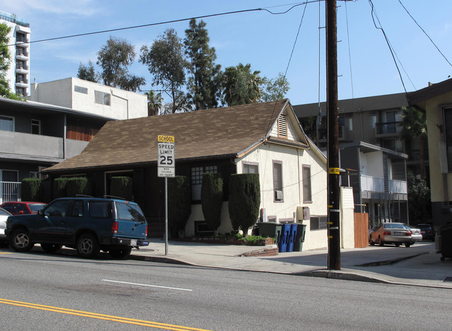 948 San Vicente Blvd in West Hollywood, CA - Building Photo - Building Photo