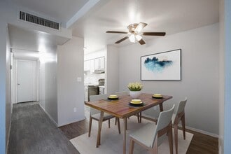 Villa Esperanza in Albuquerque, NM - Building Photo - Building Photo