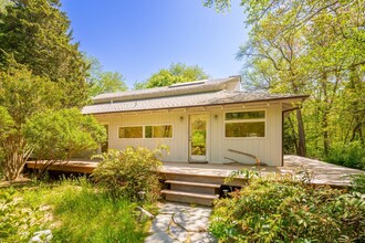 209 Old Stone Hwy in East Hampton, NY - Building Photo - Building Photo