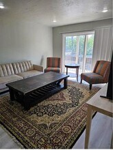 5303 Fleetwood Oaks Ave in Dallas, TX - Foto de edificio - Building Photo