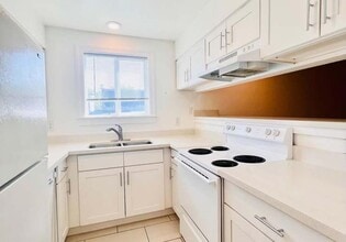 3617 Francis Ave N, Unit 2 in Seattle, WA - Building Photo - Building Photo