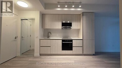 110 Broadway Ave in Toronto, ON - Building Photo - Building Photo