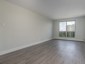 Centennial Park Place Apartments in Sarnia, ON - Foto de edificio - Building Photo