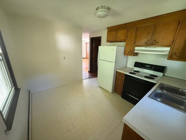 372 Park St in Bristol, CT - Building Photo - Building Photo