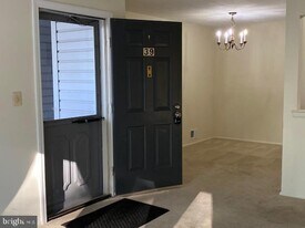 39 Mulberry Ct in Hamilton, NJ - Building Photo