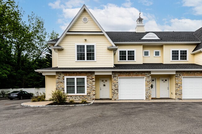 18 Creek Rd in Halesite, NY - Building Photo - Building Photo