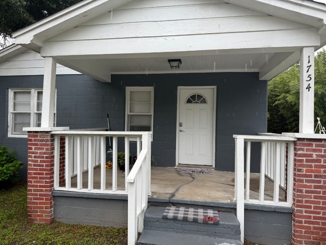 1754 Poplar St in Flomaton, AL - Foto de edificio - Building Photo