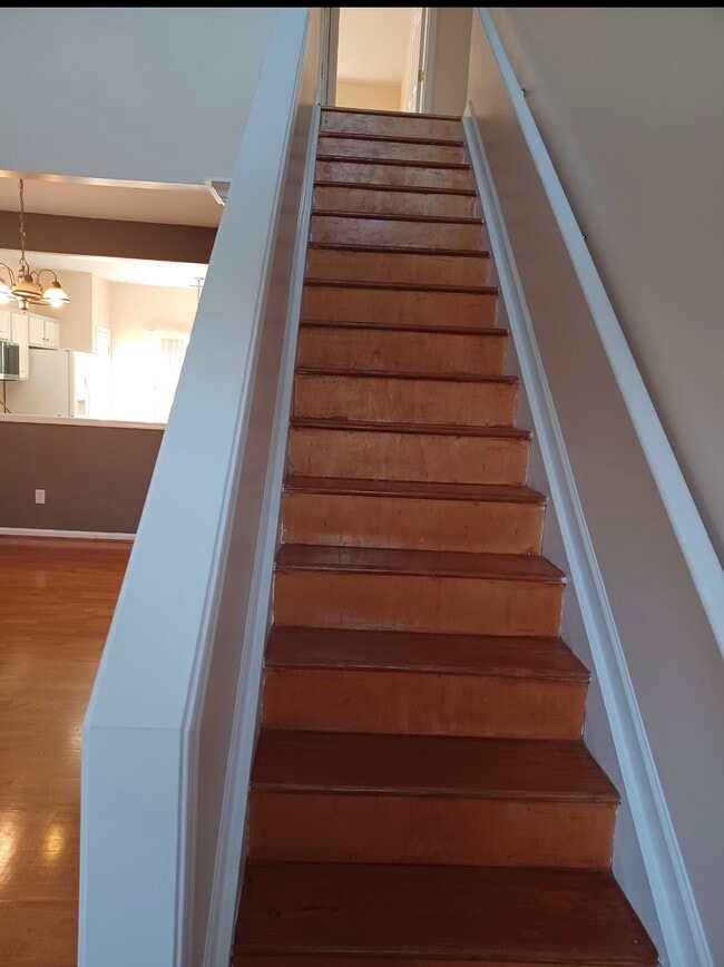 property at 2416 Normancrest Ct