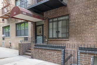 335 E 90th St in New York, NY - Building Photo - Building Photo