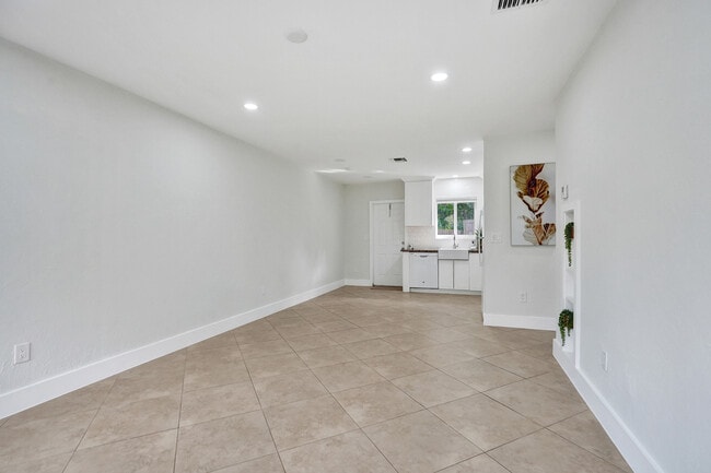 3033 NE 20th Ter, Unit 2 in Fort Lauderdale, FL - Building Photo - Building Photo