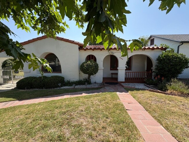 3366 N Mayfield Ave in San Bernardino, CA - Foto de edificio - Building Photo