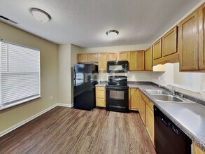 6652 Decatur Commons in Indianapolis, IN - Building Photo - Building Photo