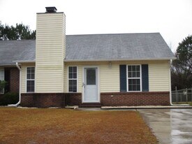 112 Live Oak Ct in Jacksonville, NC - Building Photo