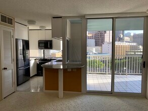 1212 Nuuanu Ave, Unit 702 in Honolulu, HI - Building Photo - Building Photo