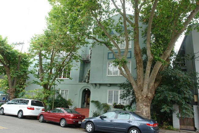 3008 Russell St in Berkeley, CA - Foto de edificio - Building Photo