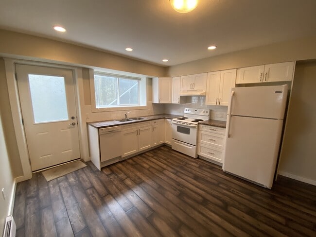 8808-8817 17 St in Dawson Creek, BC - Building Photo - Building Photo