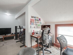 62 Powder House Blvd, Unit 3 in Somerville, MA - Building Photo - Building Photo