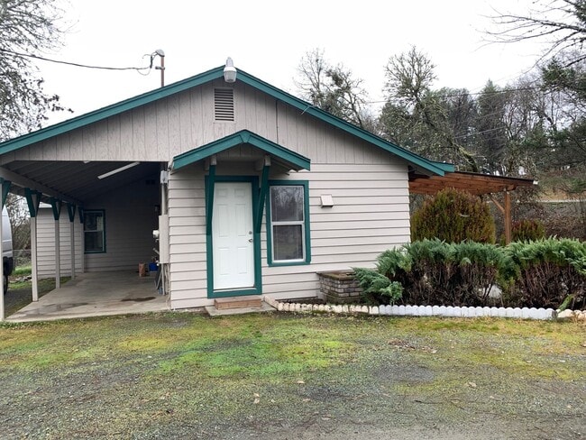 5300 Monument Dr in Grants Pass, OR - Building Photo - Building Photo