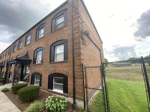 Woodbrook Apartments in Louisville, KY - Building Photo - Building Photo