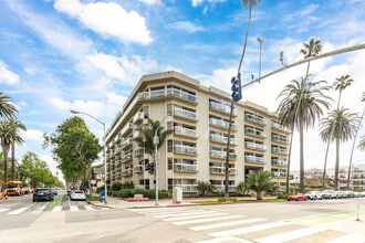 Residential Condos in Santa Monica, CA - Building Photo - Building Photo