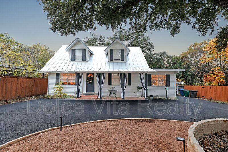 335 Rainbow Dr in San Antonio, TX - Building Photo