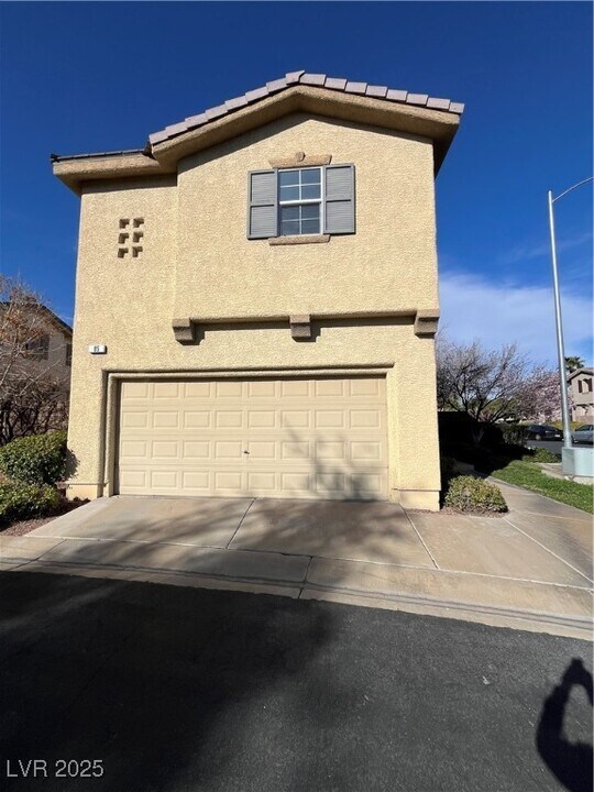 85 Palmer Sur Ct in Henderson, NV - Building Photo