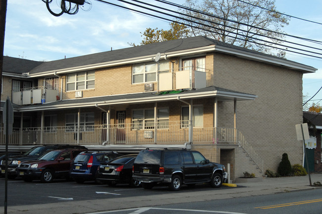 329 Main St in Lodi, NJ - Foto de edificio - Building Photo