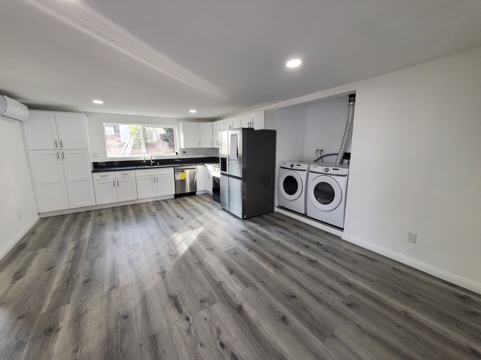 20003 Arminta St in Winnetka, CA - Foto de edificio