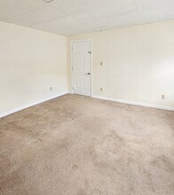 31 Leicester St, Unit 1 in Oxford, MA - Building Photo - Building Photo