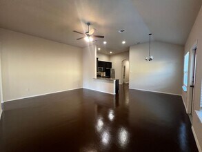 220 Kaspar Way in Canyon Lake, TX - Building Photo - Building Photo