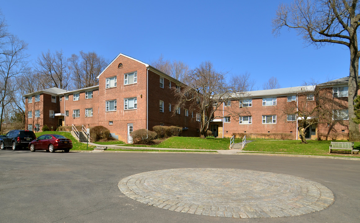 Cedar Hill Garden in Irvington, NY - Foto de edificio