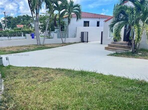 337 SW 23rd Rd in Miami, FL - Building Photo - Building Photo