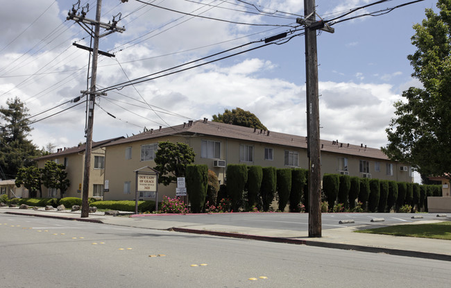 3437-3475 Somerset Ave in Castro Valley, CA - Foto de edificio - Building Photo