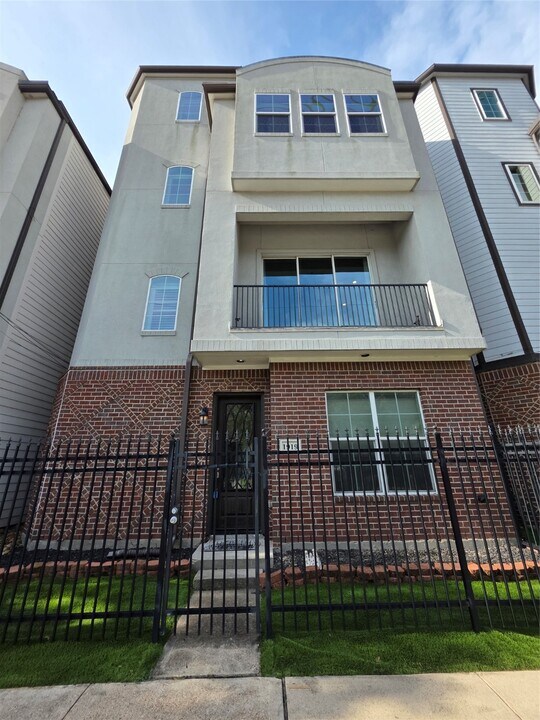 1919 Hickory St in Houston, TX - Building Photo