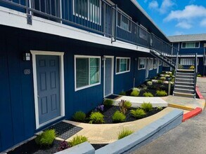 90 Mar Vista Dr in Monterey, CA - Building Photo - Building Photo