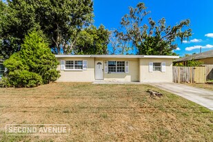 9547 Starkey Rd in Seminole, FL - Building Photo