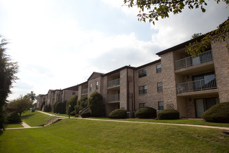 Country Club Apartments in Reading, PA - Foto de edificio - Building Photo