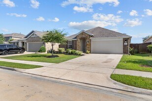 2218 Levant Ln in Mont Belvieu, TX - Building Photo