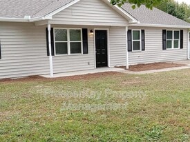11 Hidden Valley Ct in Phenix City, AL - Building Photo