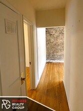 3044 W Wellington Ave, Unit 2 in Chicago, IL - Building Photo - Building Photo