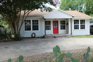 1313 Casa Vale Dr in Dallas, TX - Building Photo