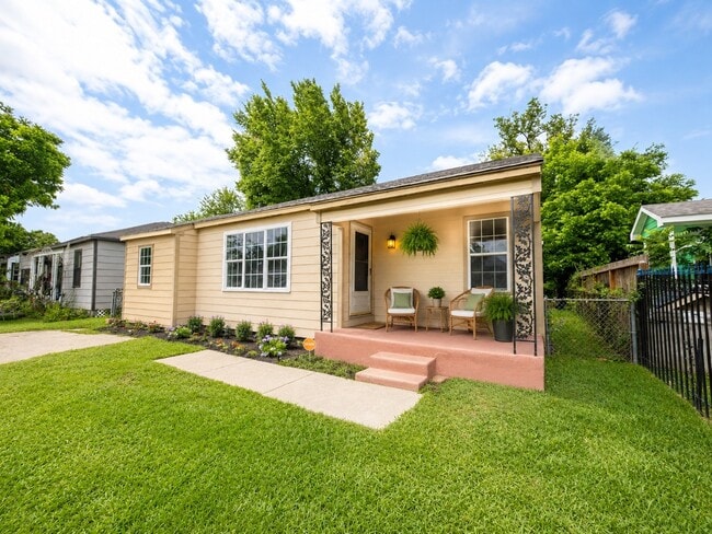 property at 1143 Zoe St