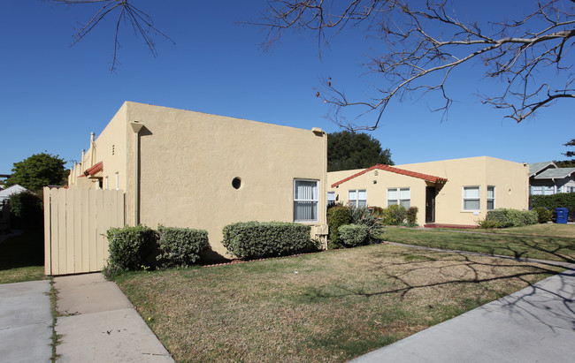 205-211 F St in Chula Vista, CA - Foto de edificio - Building Photo