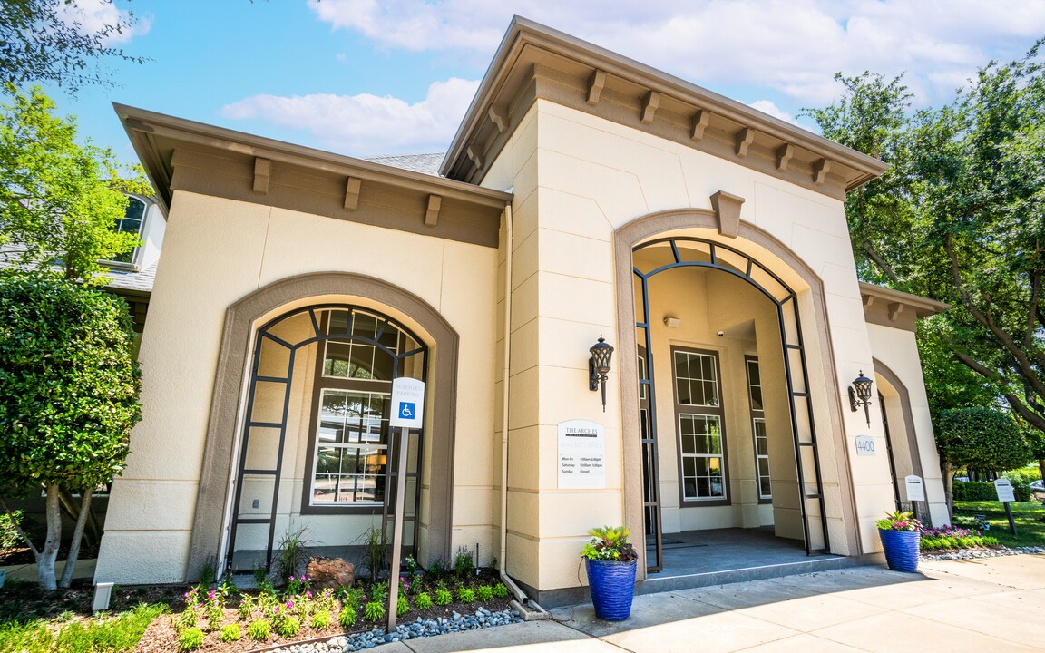 The Arches at Park Cities in Dallas, TX - Building Photo