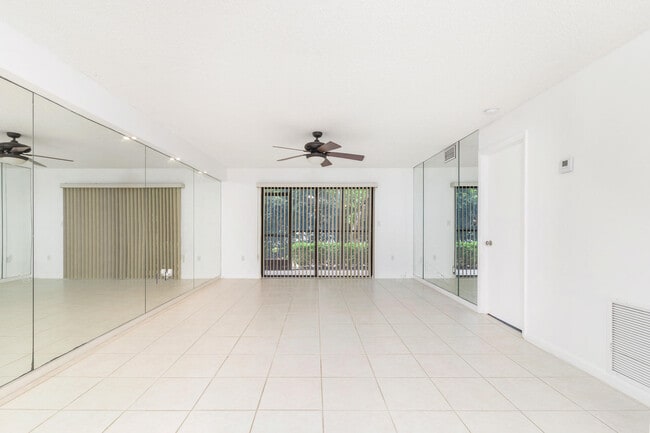 3525 S Ocean Blvd in Palm Beach, FL - Building Photo - Building Photo