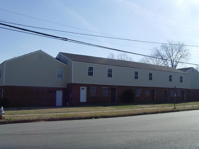 Glenwood Hill Townhomes in Richmond, VA - Foto de edificio - Building Photo