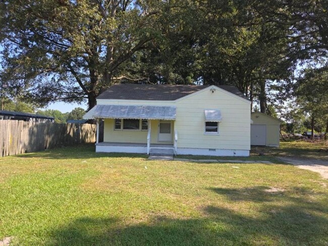 property at 3821 E Ash St